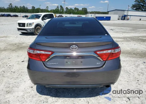 2015 Toyota Camry Le z USA, uszkodzony, nr VIN 4T1BF1FK8FU496457
